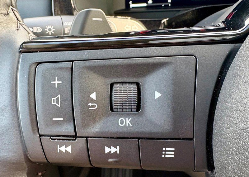 Used 2025 Nissan Pathfinder Platinum w/ Cargo Package FWD image 23