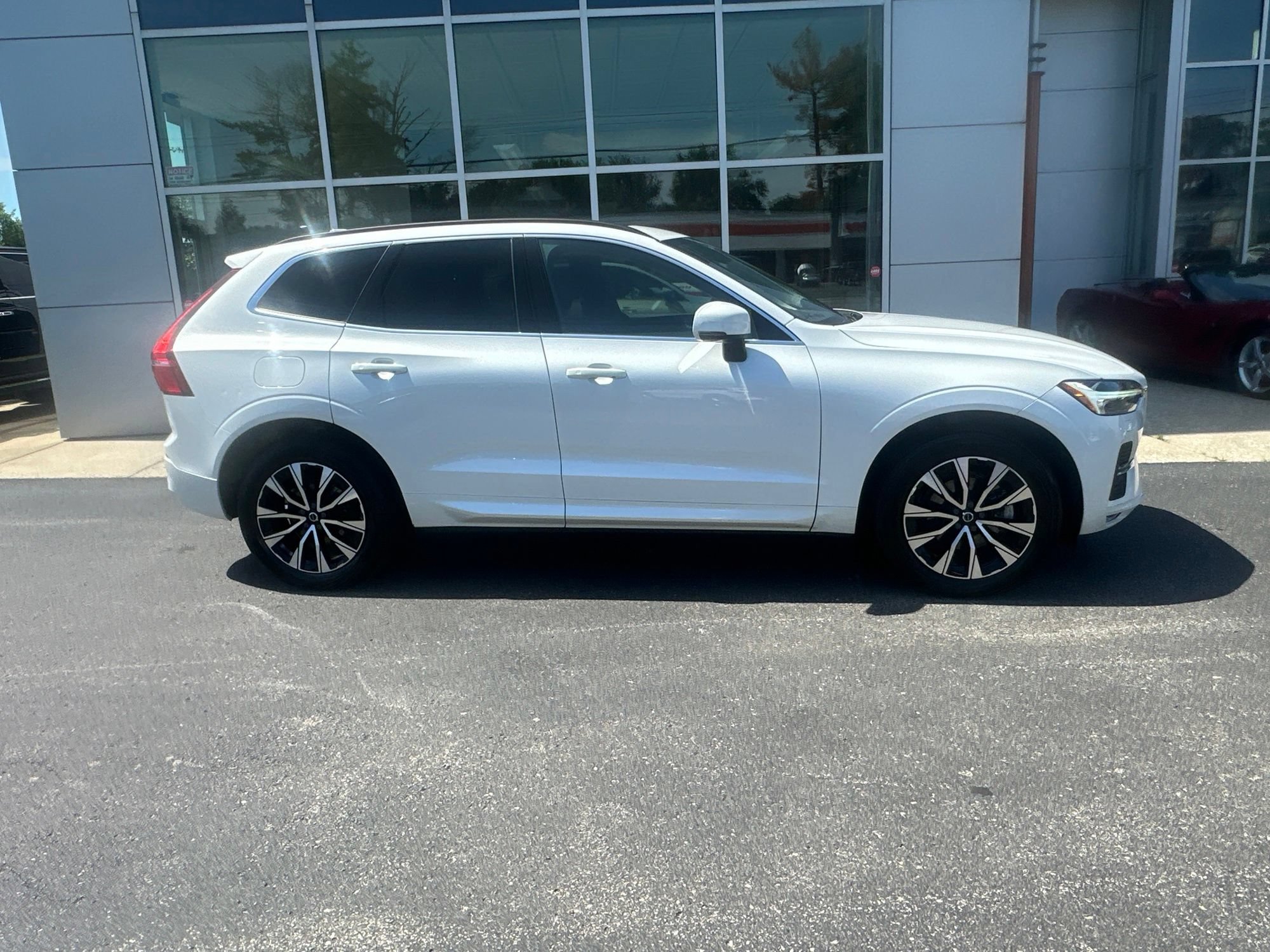 Used 2023 Volvo XC60 B5 Core w/ Climate Package AWD/4WD image 2