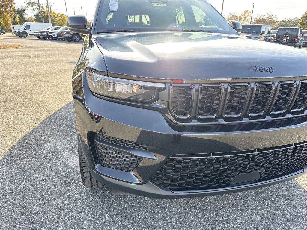 New 2025 Jeep Grand Cherokee Altitude w/ Trailer Tow Package image 8