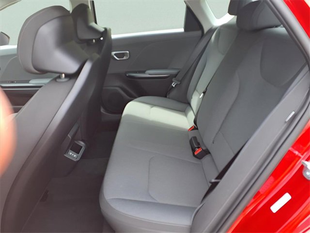 New 2025 Kia K4 LXS image 19