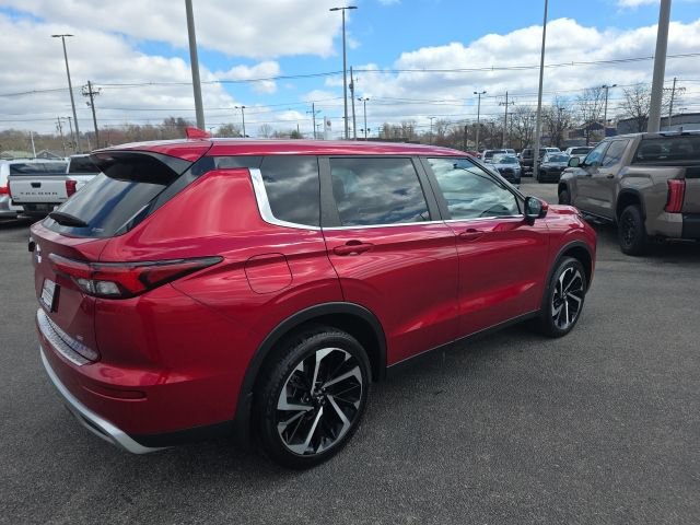 Used 2023 Mitsubishi Outlander SE image 4
