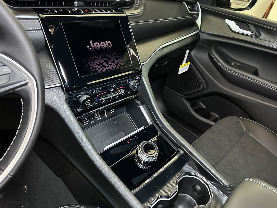 New 2025 Jeep Grand Cherokee L Altitude image 31