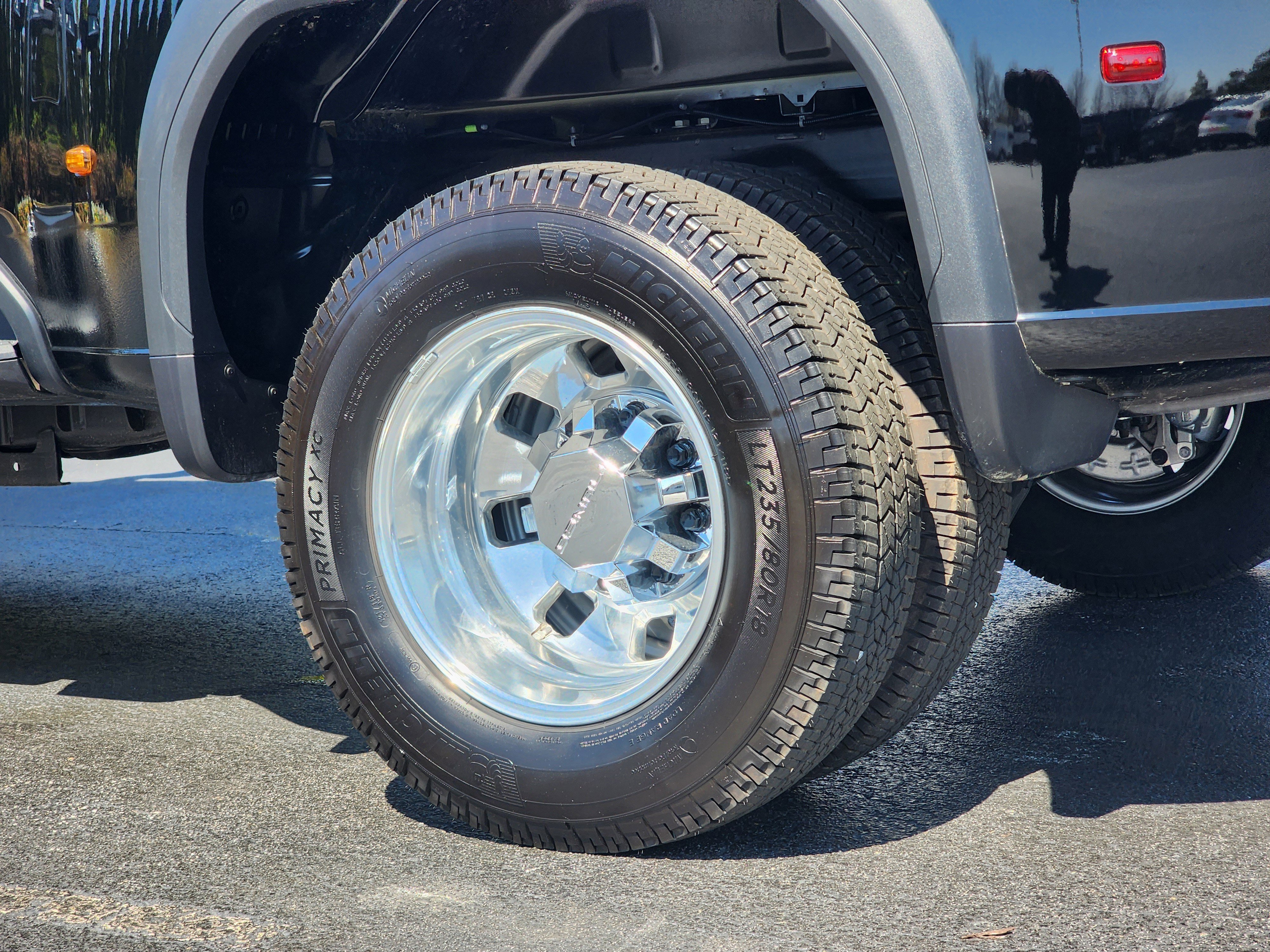 Used 2025 GMC Sierra 3500 Denali Ultimate image 11