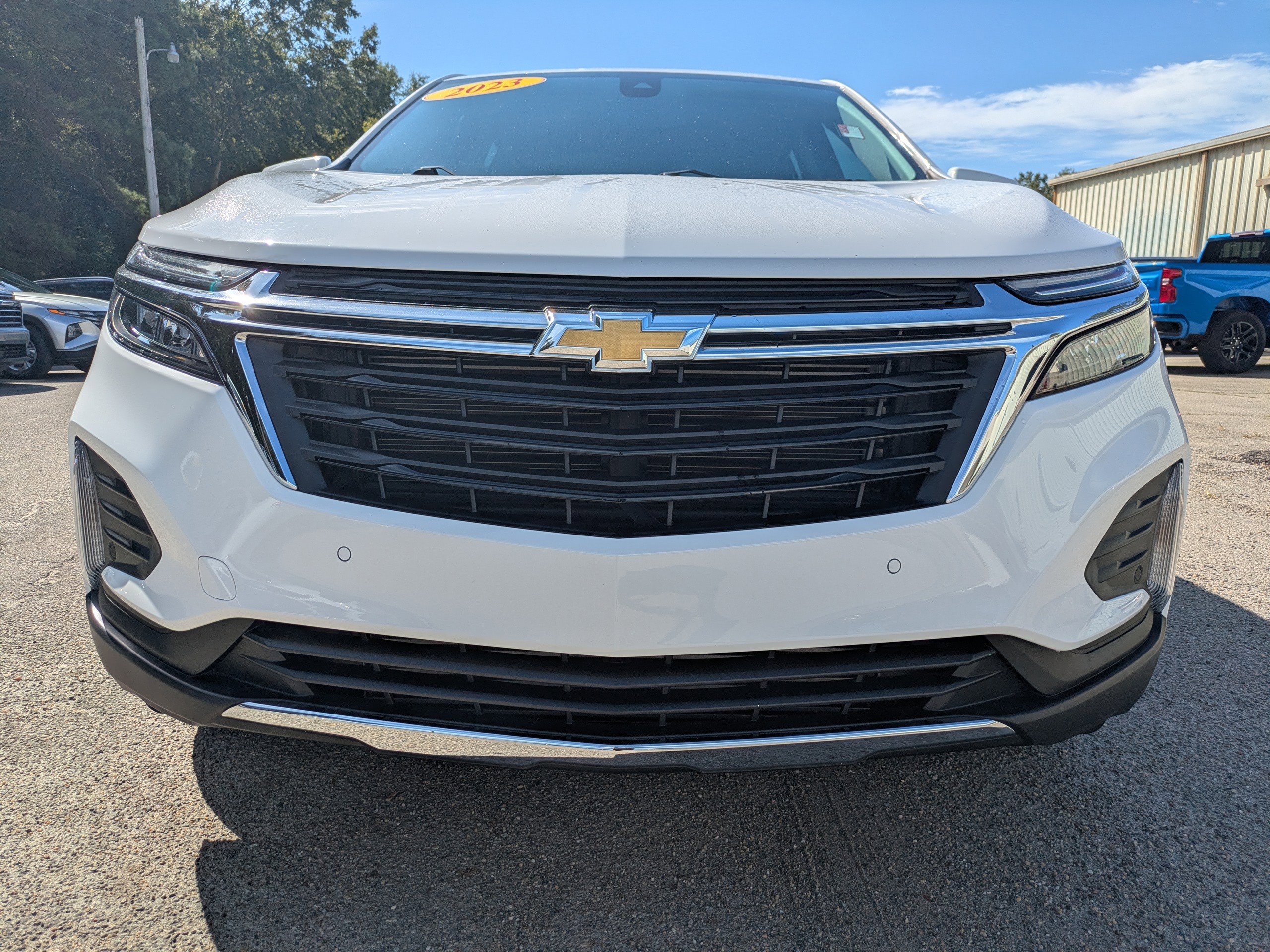 Used 2023 Chevrolet Equinox LT image 3