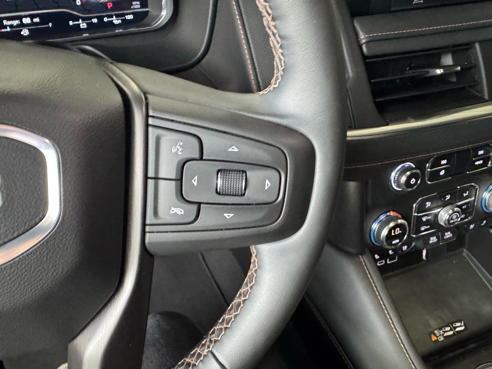 Used 2023 GMC Yukon AT4 w/ Max Trailering Package AWD/4WD image 33