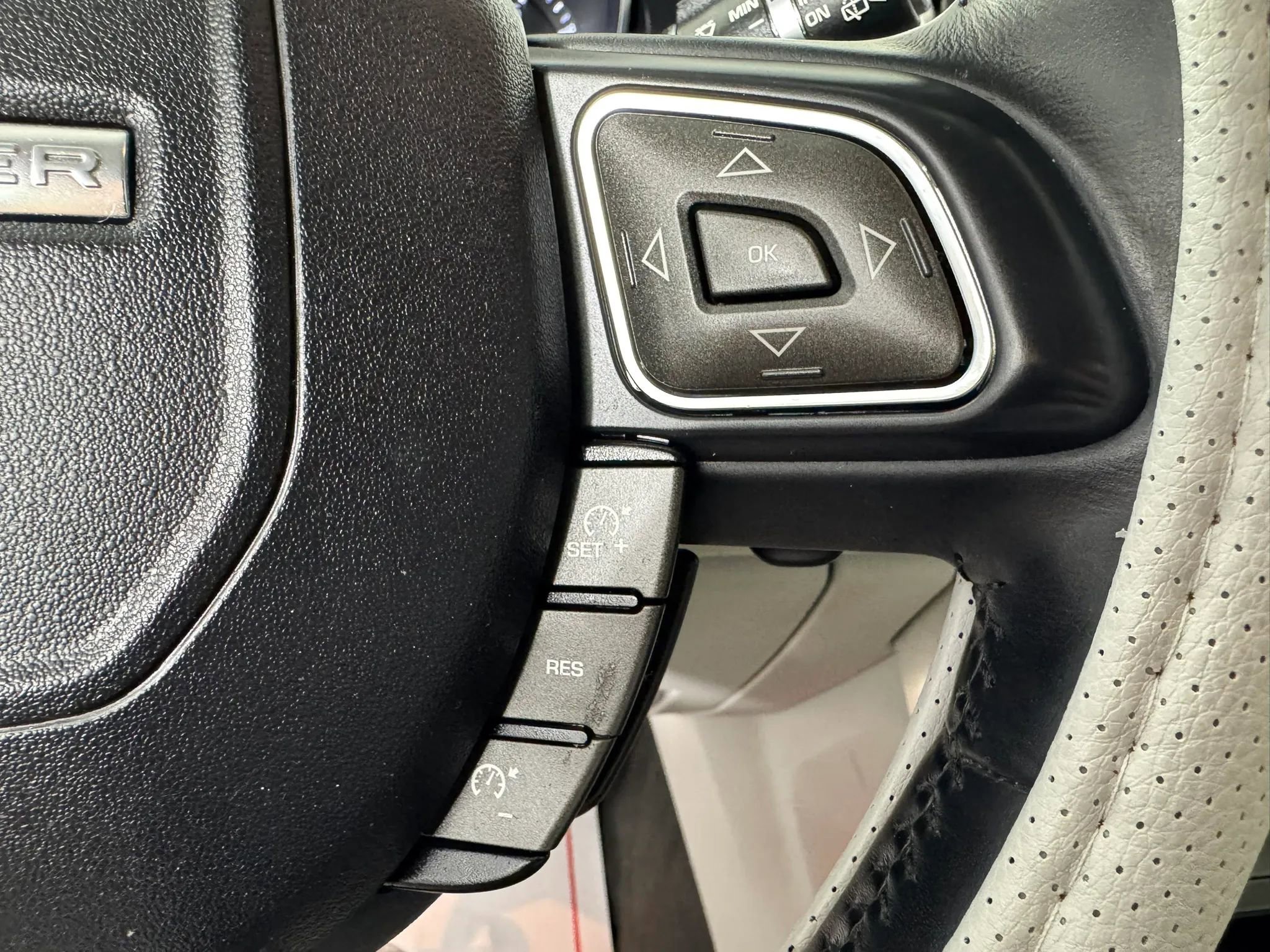 Used 2013 Land Rover Range Rover Evoque Prestige image 17