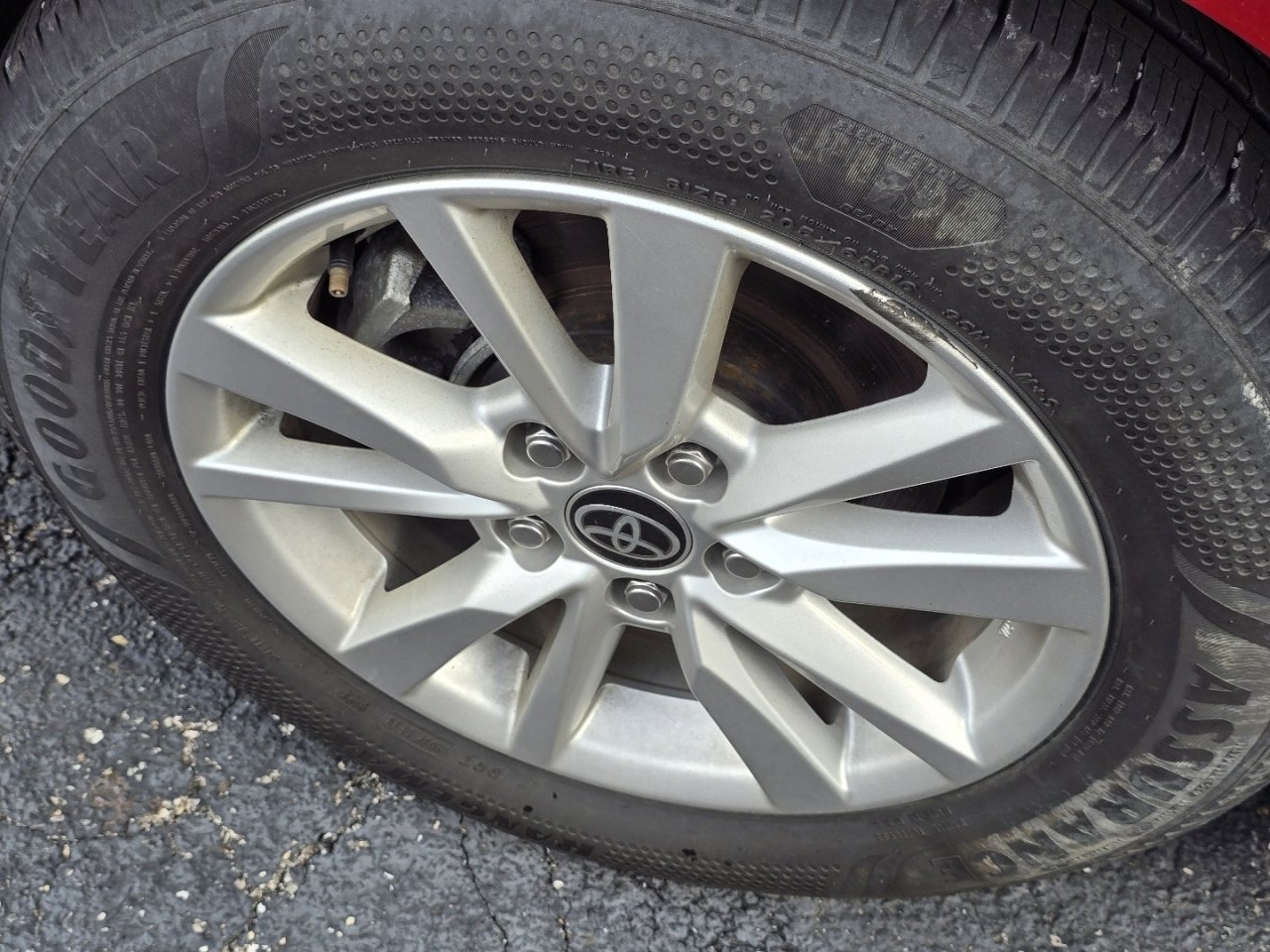 Used 2025 Toyota Camry LE image 10