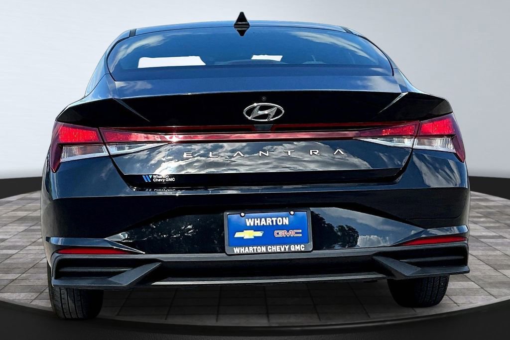 Used 2021 Hyundai Elantra SE FWD image 6