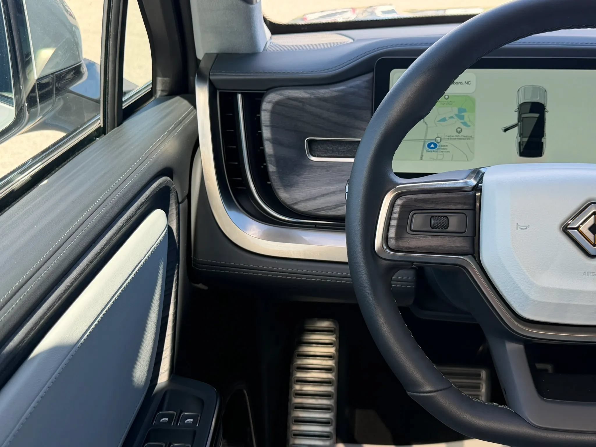 Used 2024 Rivian R1S Adventure Dual AWD/4WD image 13