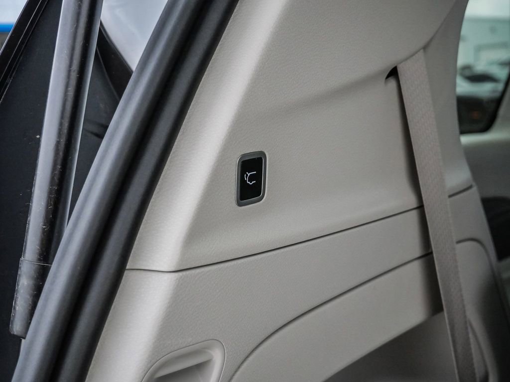 Used 2024 Chrysler Pacifica Touring-L image 12
