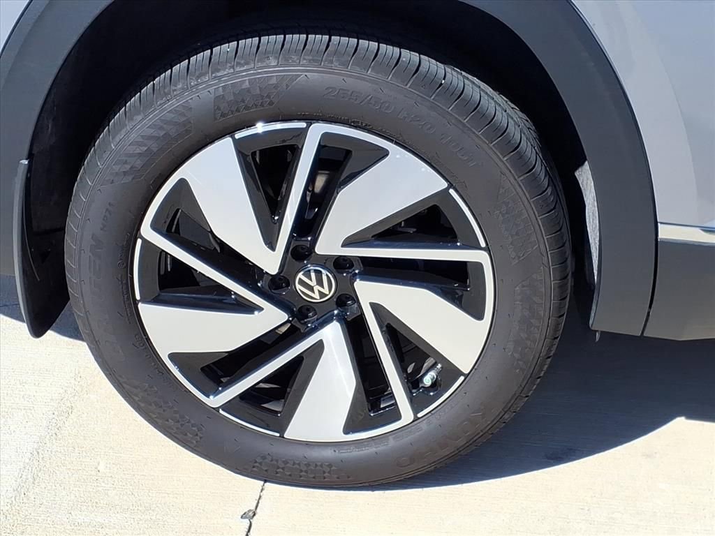 Certified 2025 Volkswagen Atlas SEL image 4