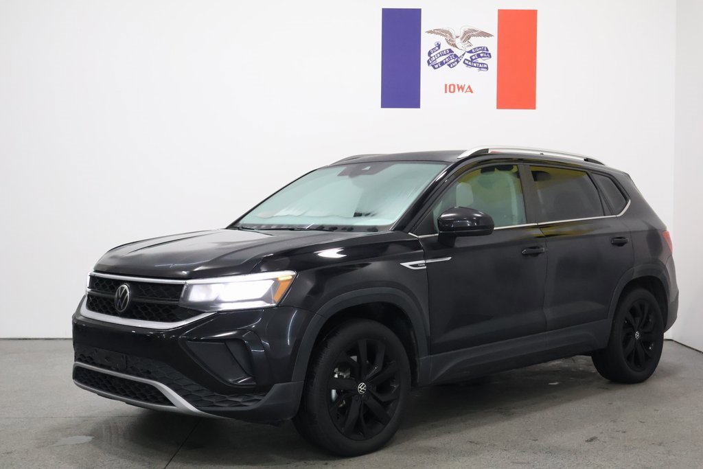 Used 2023 Volkswagen Taos SE w/ Panoramic Sunroof Package image 8