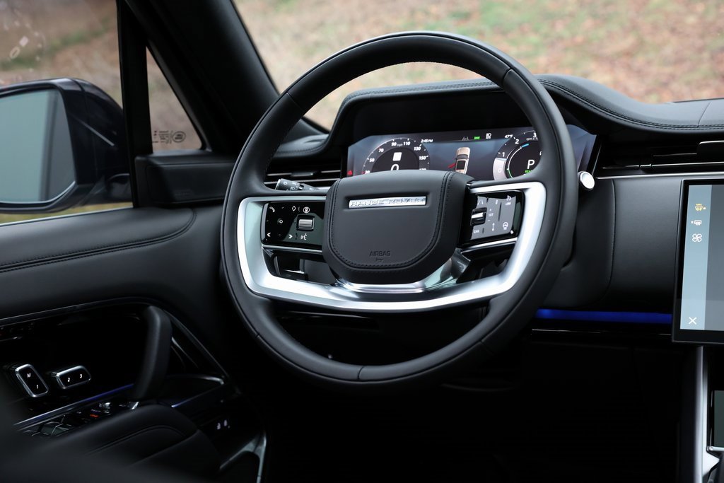 Used 2025 Land Rover Range Rover SE image 27