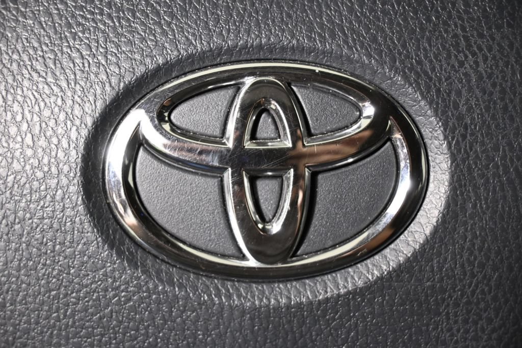Used 2022 Toyota Camry XSE w/ Cold Weather Package FWD image 35
