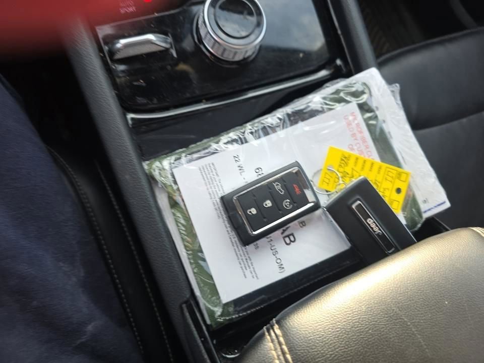 Used 2022 Jeep Grand Cherokee L Limited w/ Black Appearance Package image 23