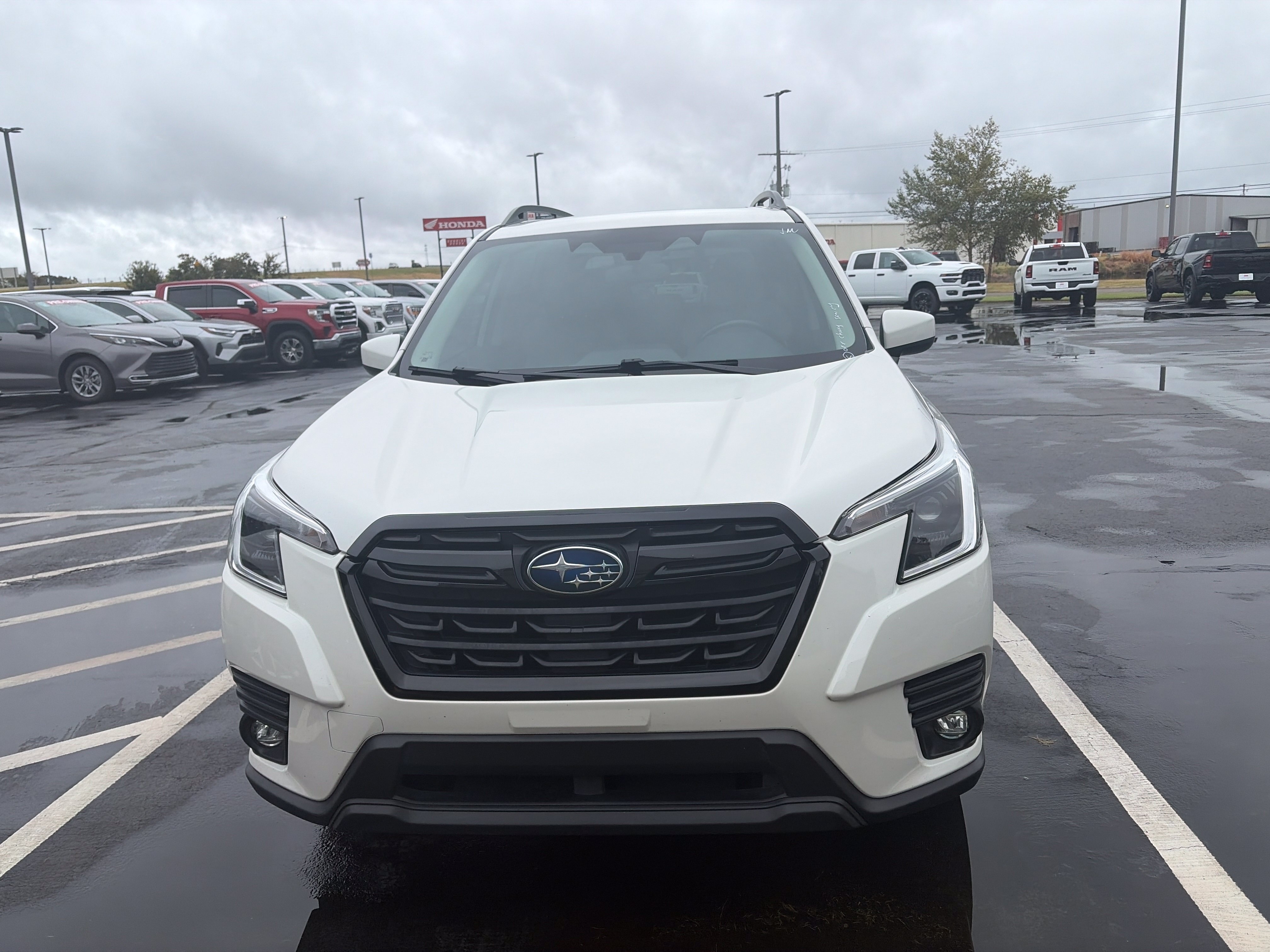 Used 2024 Subaru Forester Premium AWD/4WD image 2