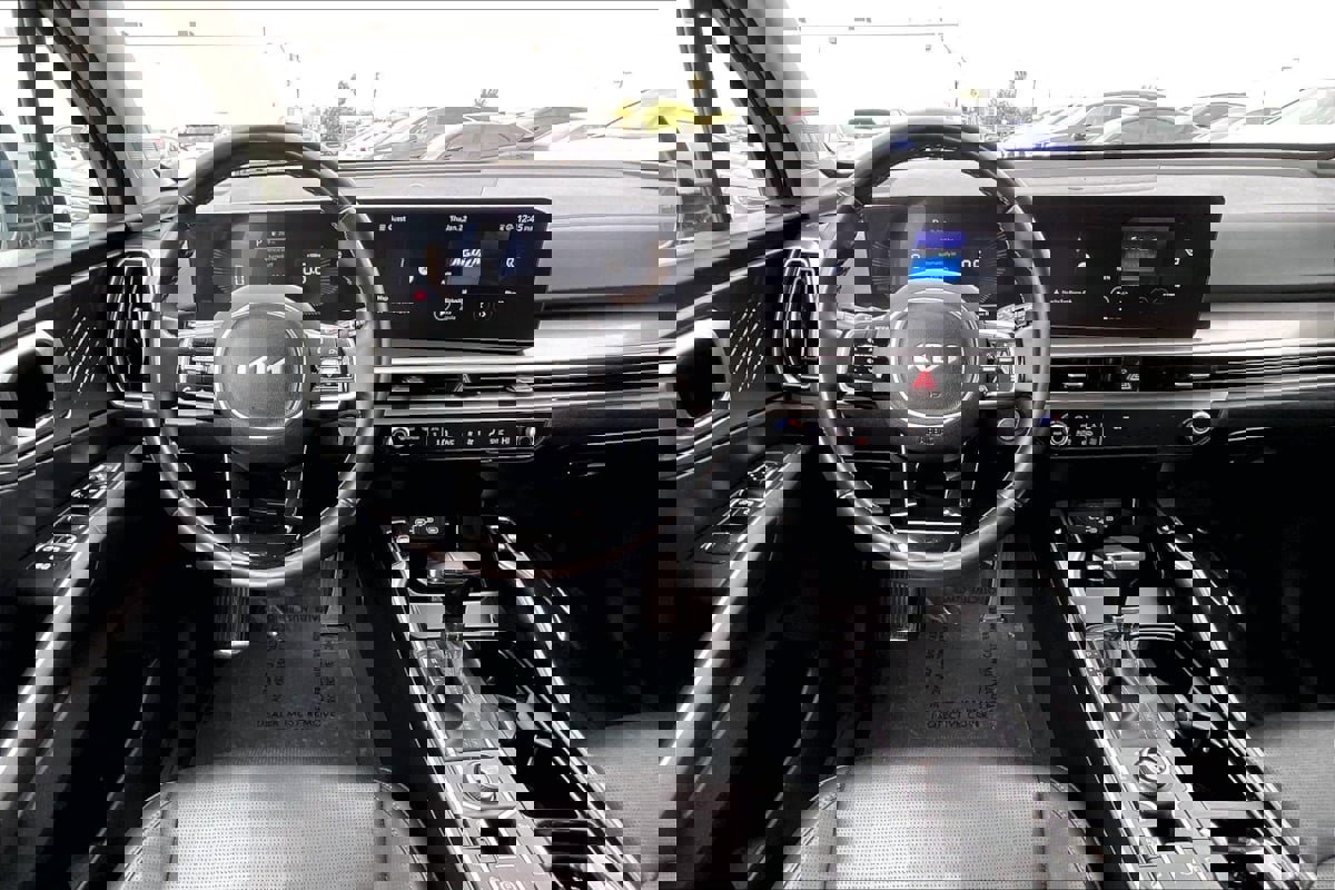 Used 2024 Kia Sorento S image 5