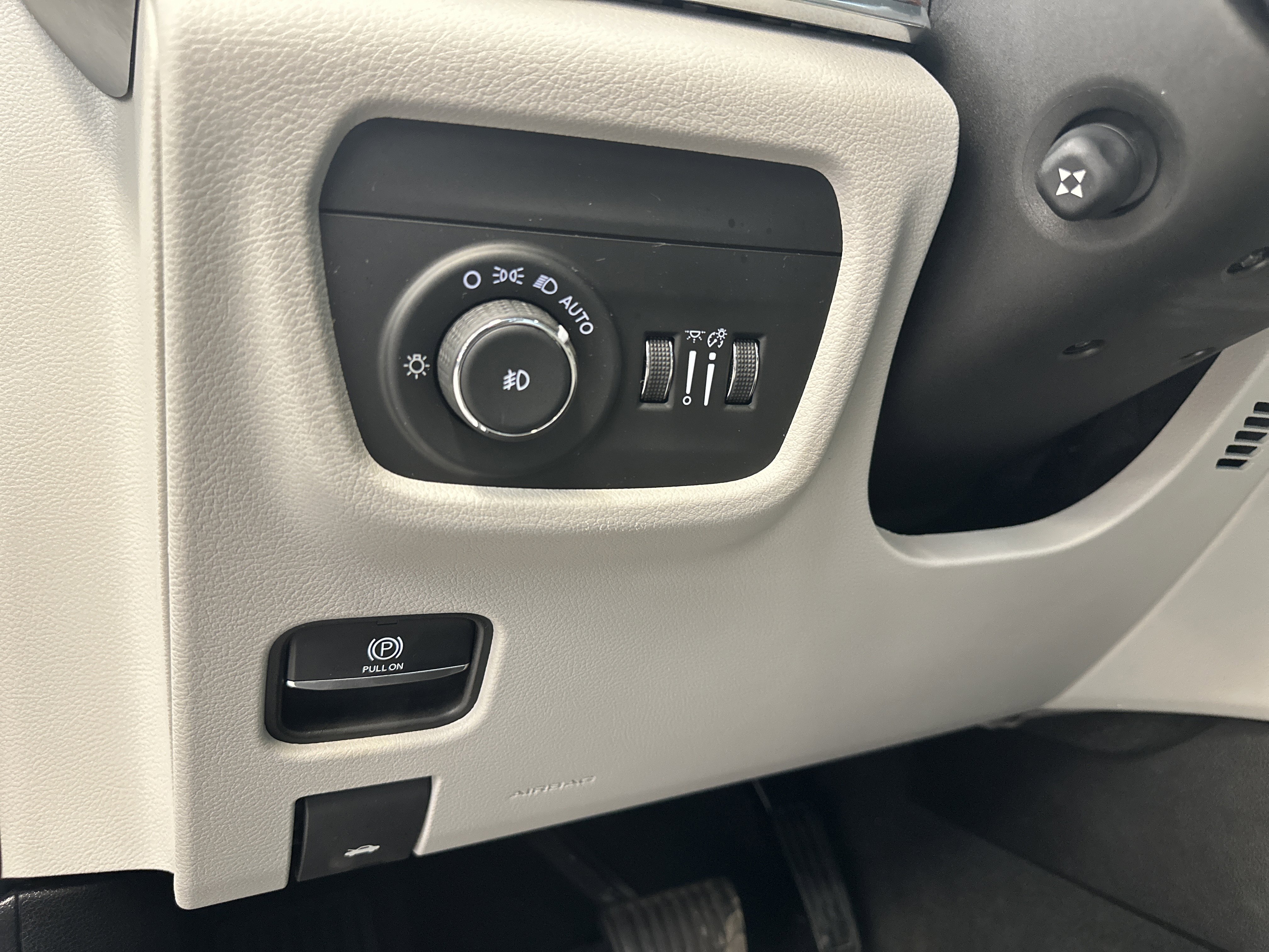 Used 2023 Jeep Grand Cherokee L Summit w/ Advanced Protech Group IV image 23