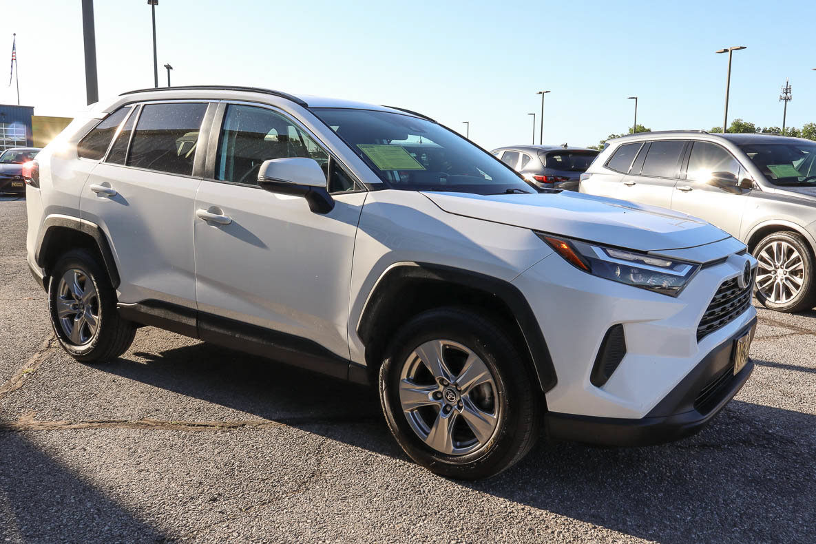 Used 2024 Toyota RAV4 XLE FWD image 3
