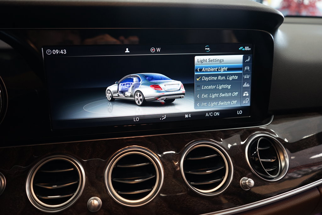 Used 2019 Mercedes-Benz E 300 w/ Premium 1 Package image 39