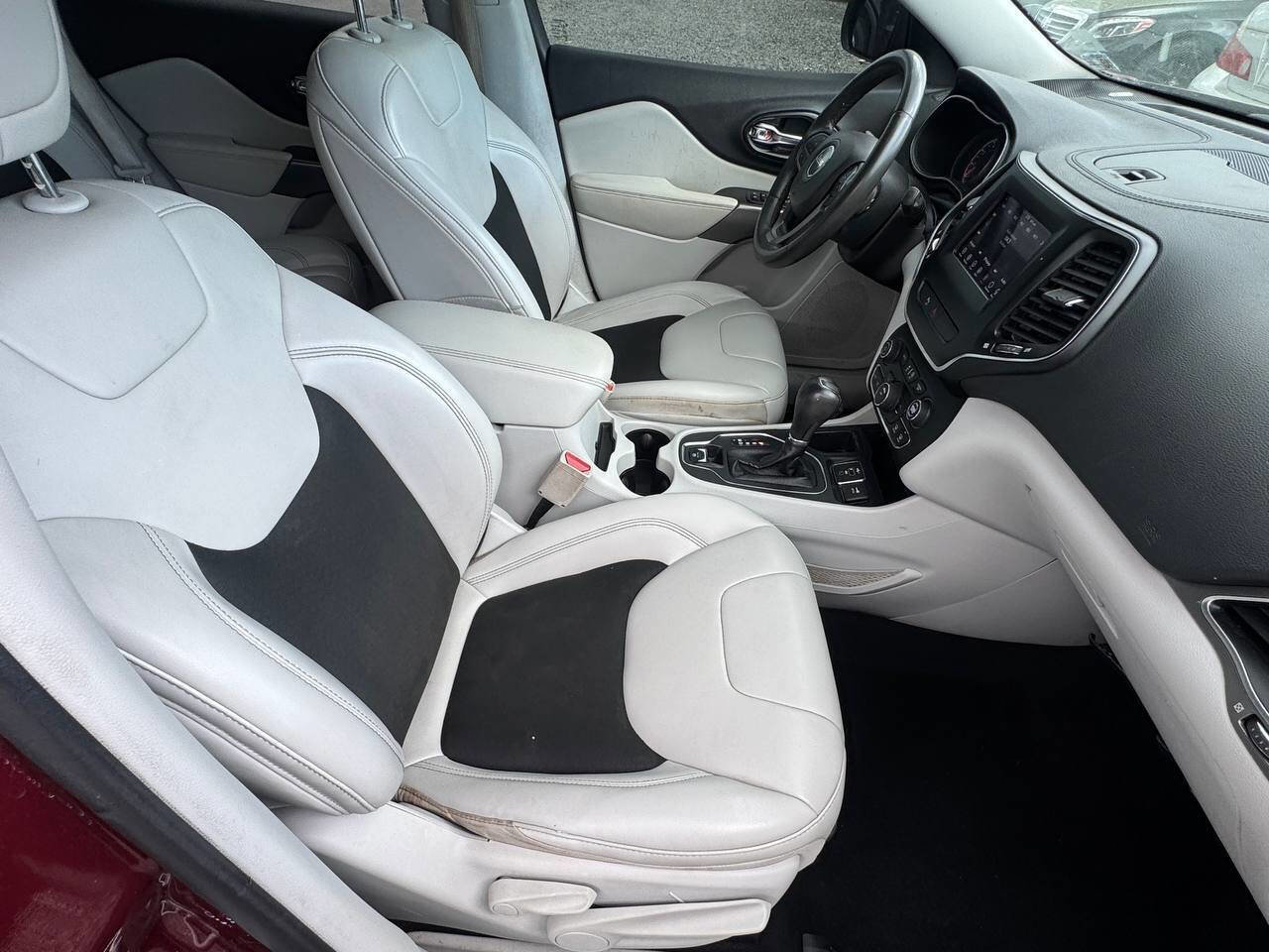 Used 2020 Jeep Cherokee Latitude Plus FWD image 20