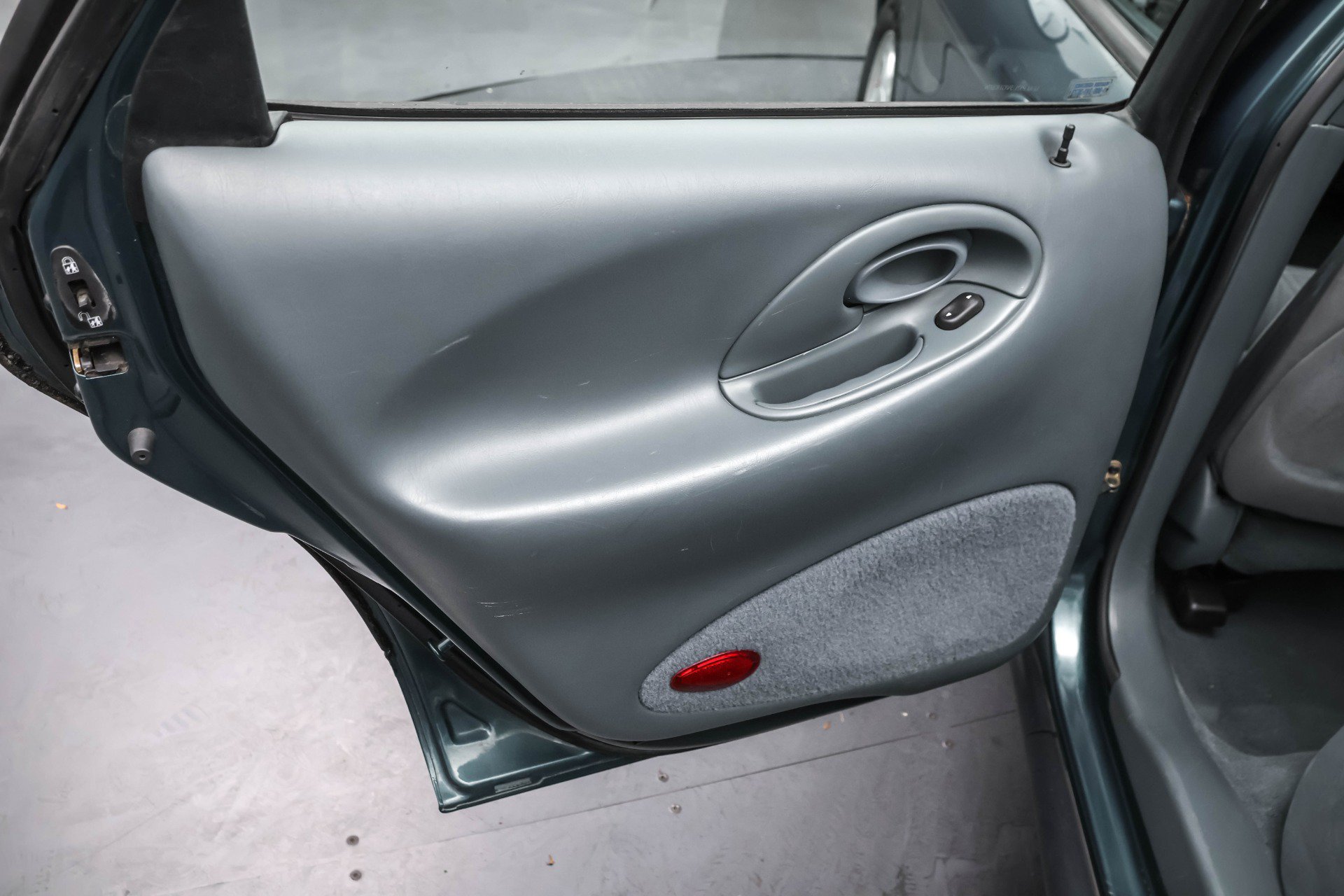 Used 1997 Ford Taurus GL FWD image 13