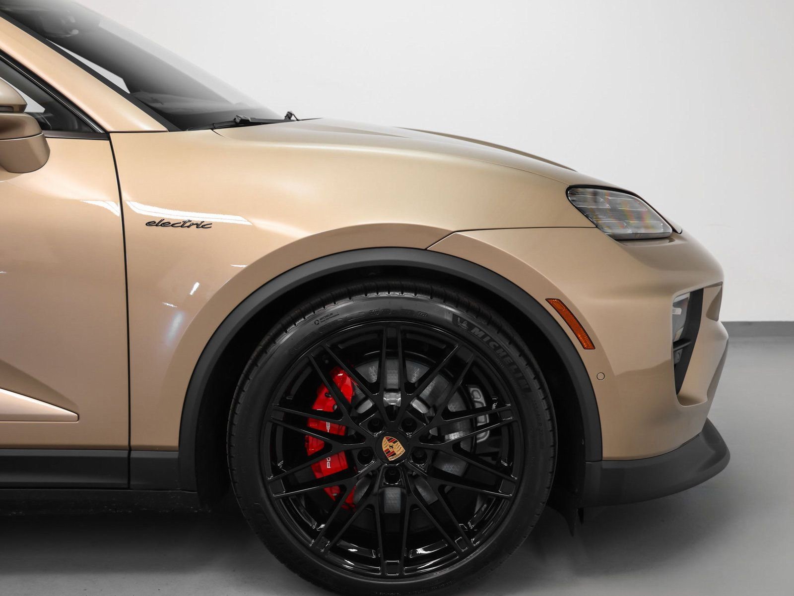 New 2025 Porsche Macan 4S Electric image 14