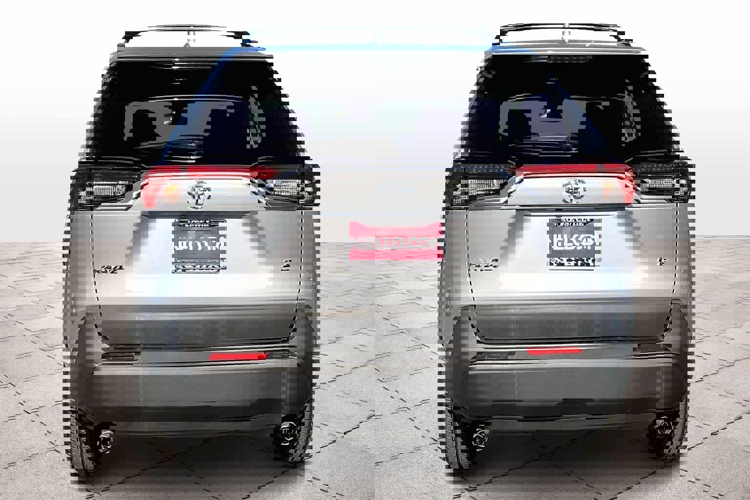 Used 2019 Toyota RAV4 LE w/ Carpet Mat Package image 7