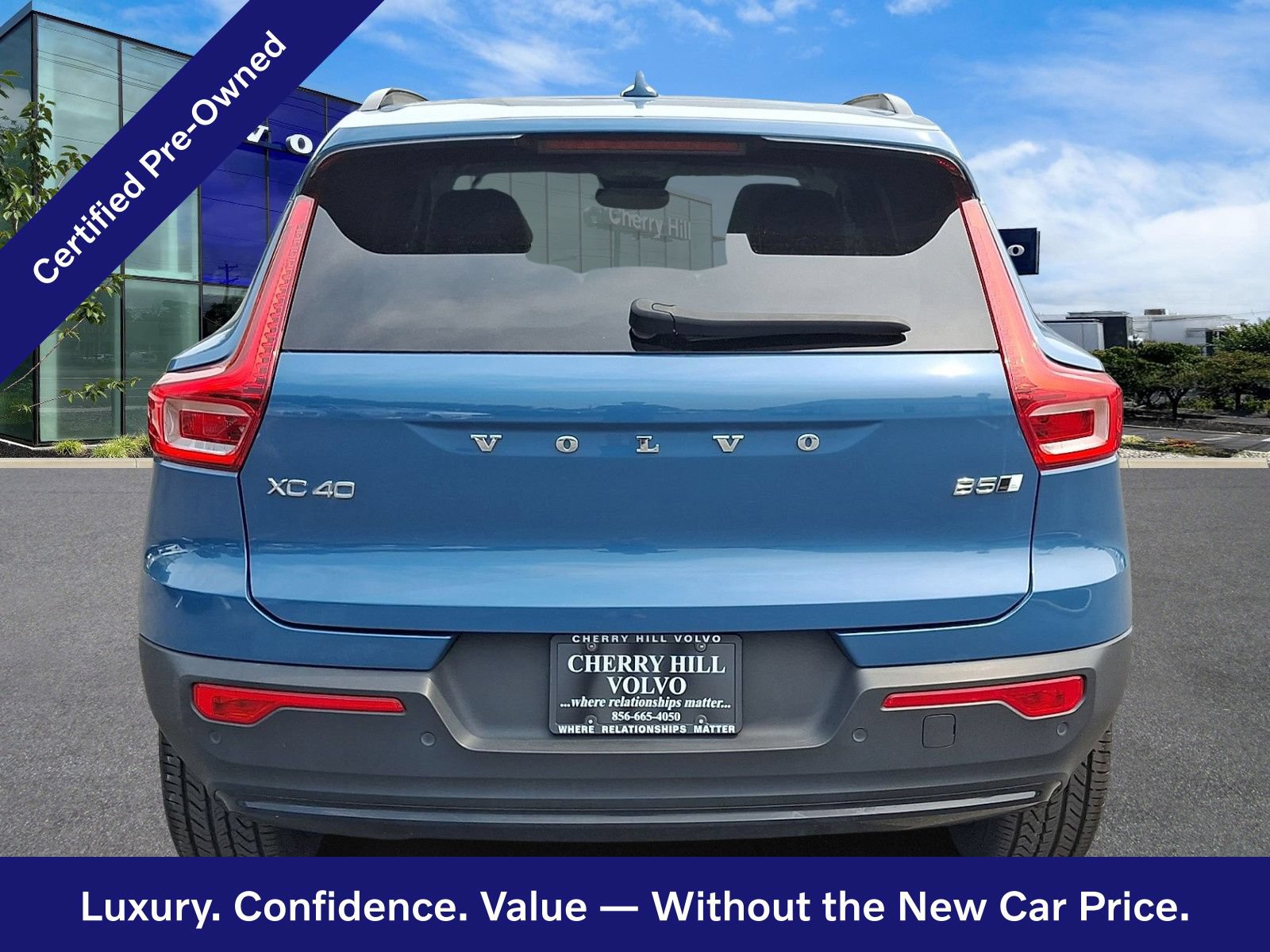 Certified 2023 Volvo XC40 B5 Ultimate w/ Protection Package Premier AWD/4WD image 5