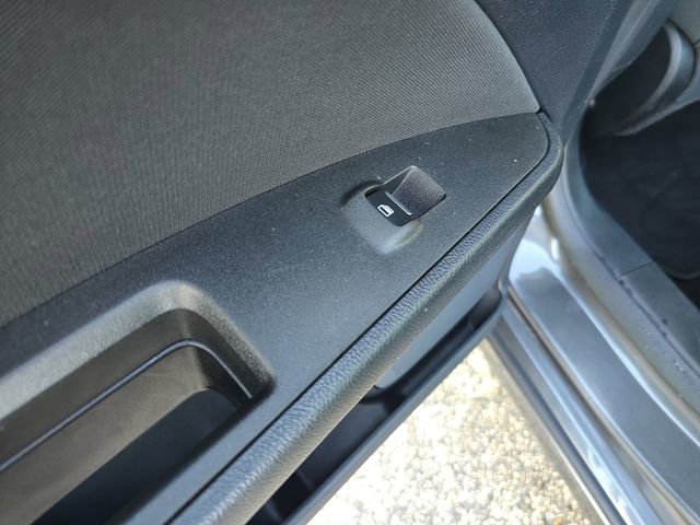 Used 2020 Ford Fusion SE image 9