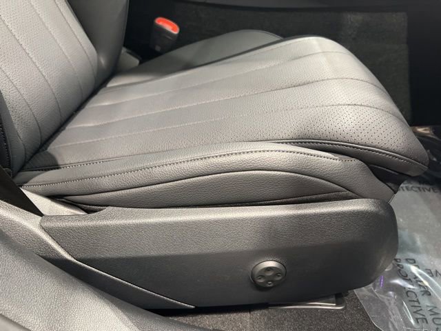 Used 2025 Mercedes-Benz E 350 4MATIC Sedan image 55