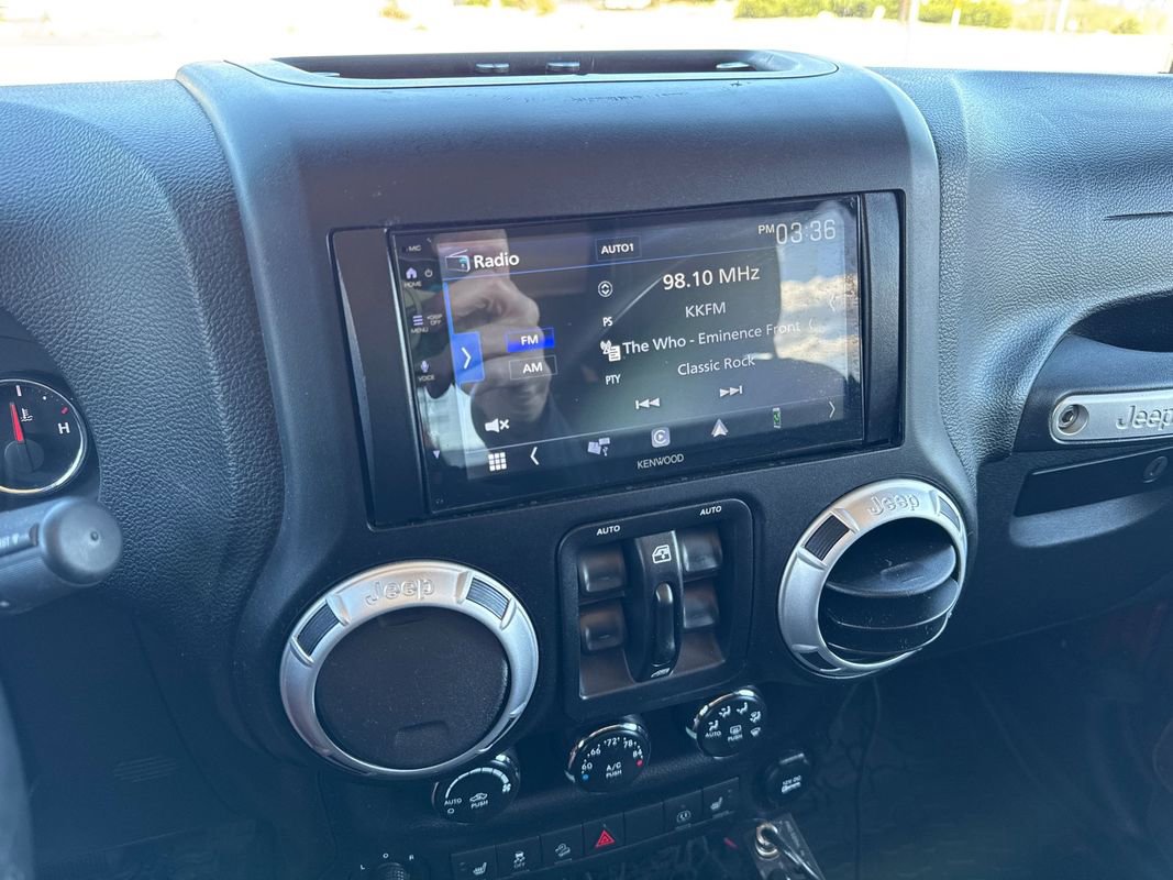 Used 2014 Jeep Wrangler Unlimited Rubicon w/ Connectivity Group AWD/4WD image 27