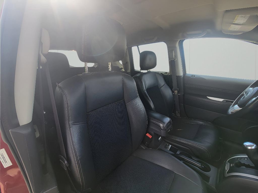 Used 2016 Jeep Compass Latitude image 30