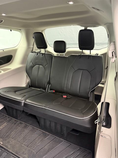Used 2022 Chrysler Pacifica Limited FWD image 56