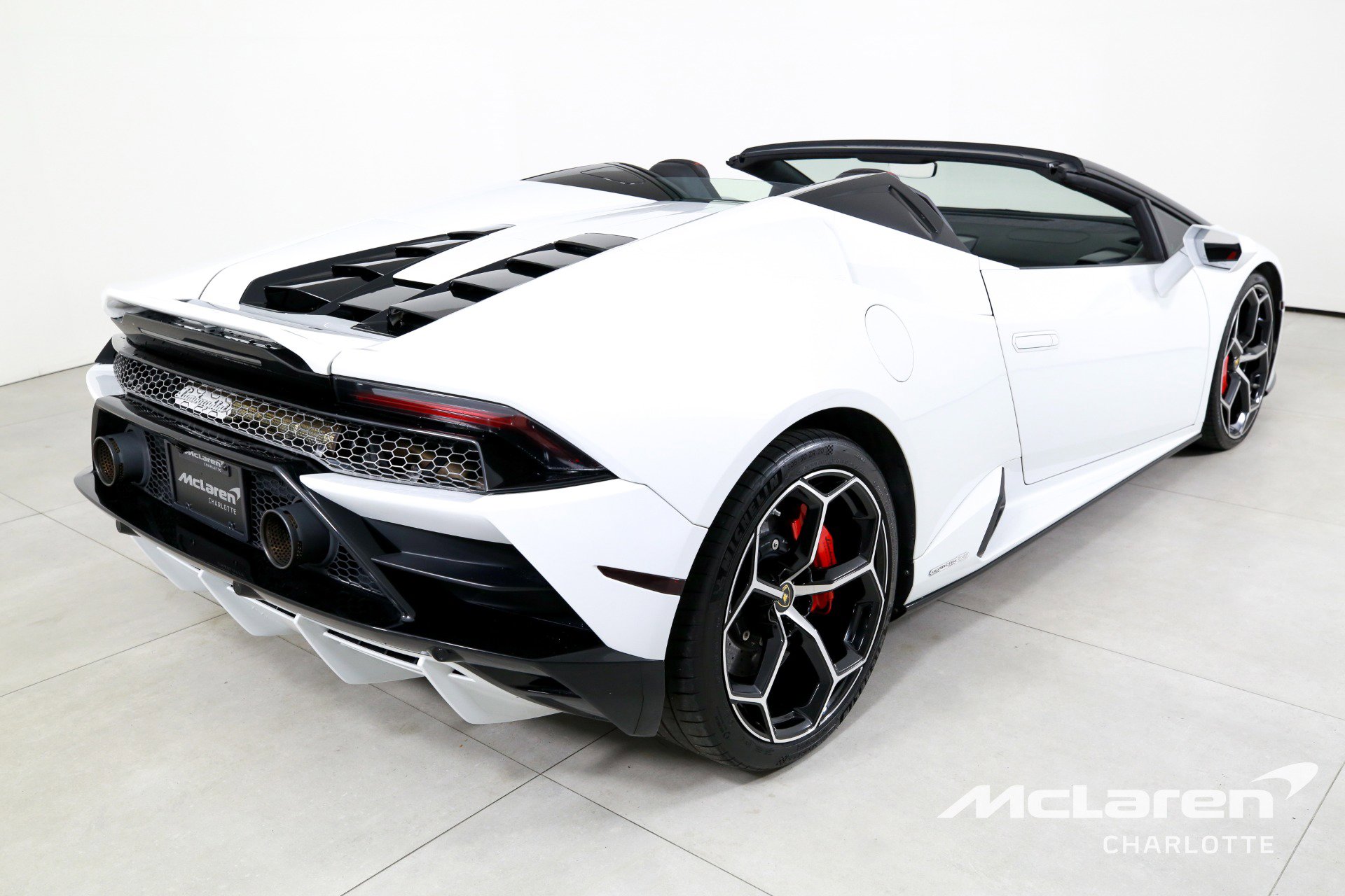 Used 2020 Lamborghini Huracan EVO image 9