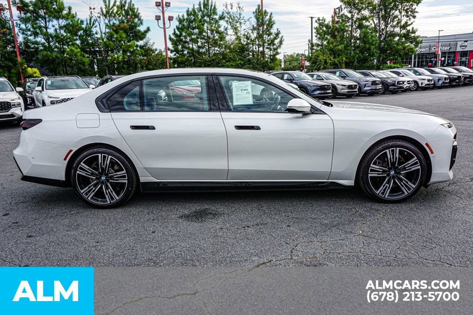 Used 2025 BMW i7 eDrive50 w/ M Sport Package image 9