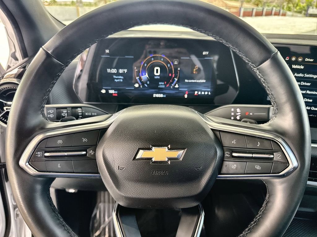 Used 2025 Chevrolet Equinox LT FWD image 3