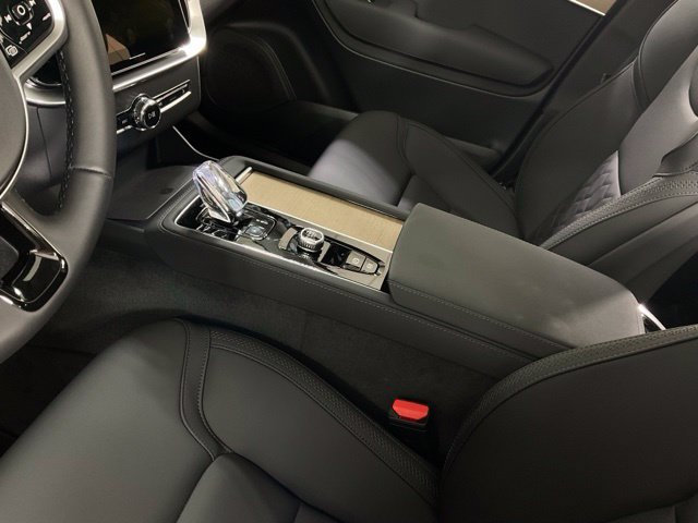 New 2026 Volvo XC90 B5 Core AWD/4WD image 14