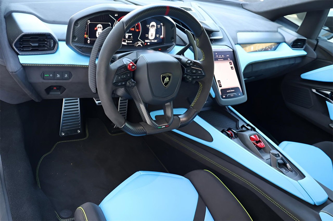 Used 2025 Lamborghini Revuelto image 13