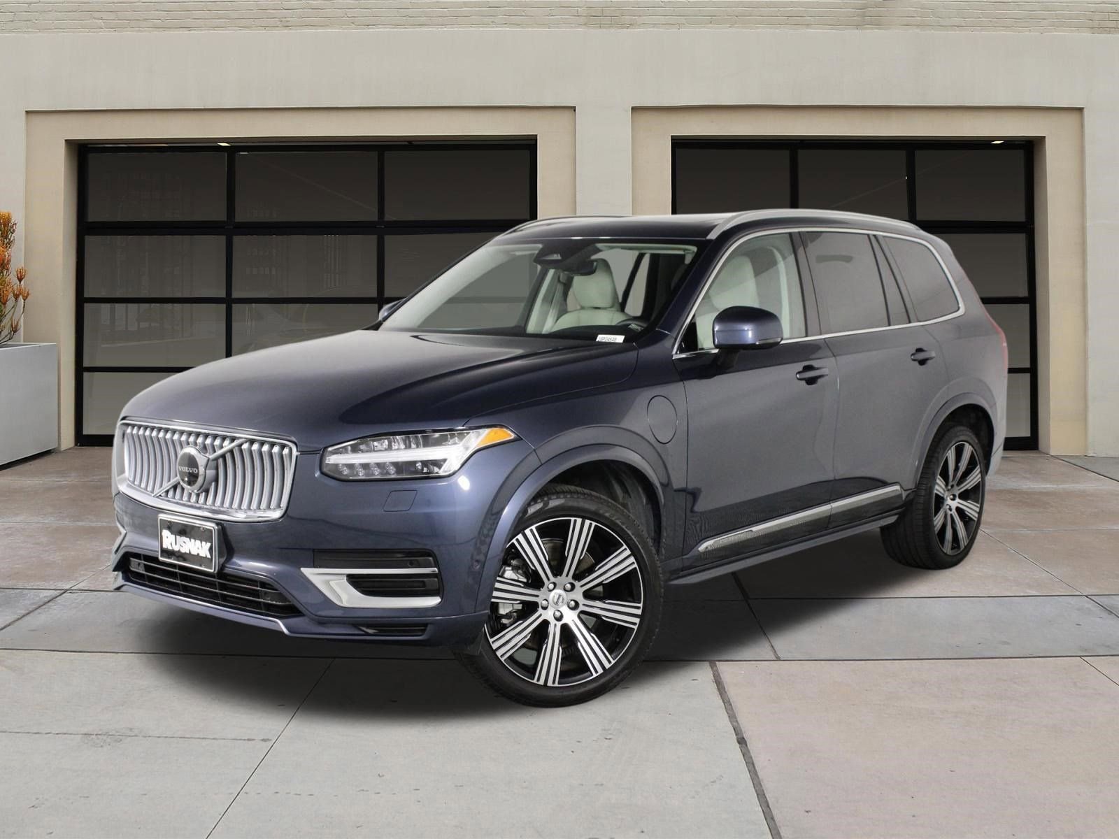 Certified 2023 Volvo XC90 T8 Plus w/ Protection Package Premier image 3