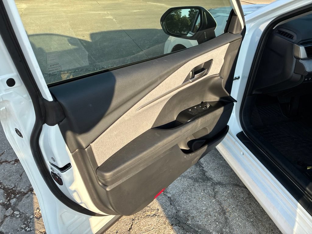 Used 2025 Toyota Camry LE FWD image 18