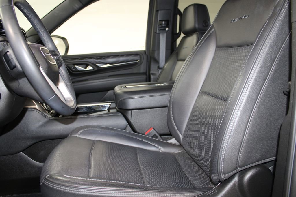 Used 2023 GMC Yukon Denali image 17