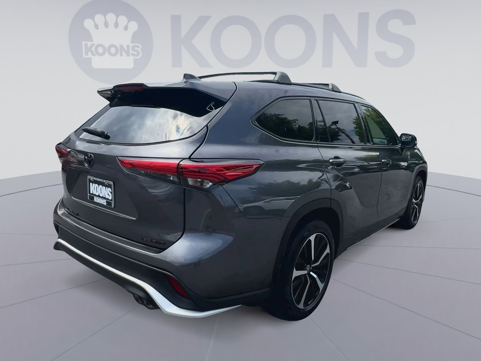 Used 2022 Toyota Highlander XSE AWD/4WD image 11