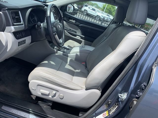 Used 2017 Toyota Highlander Limited FWD image 18