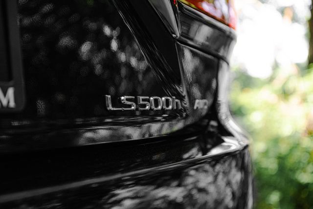 Used 2023 Lexus LS 500h AWD w/ Luxury Package image 14