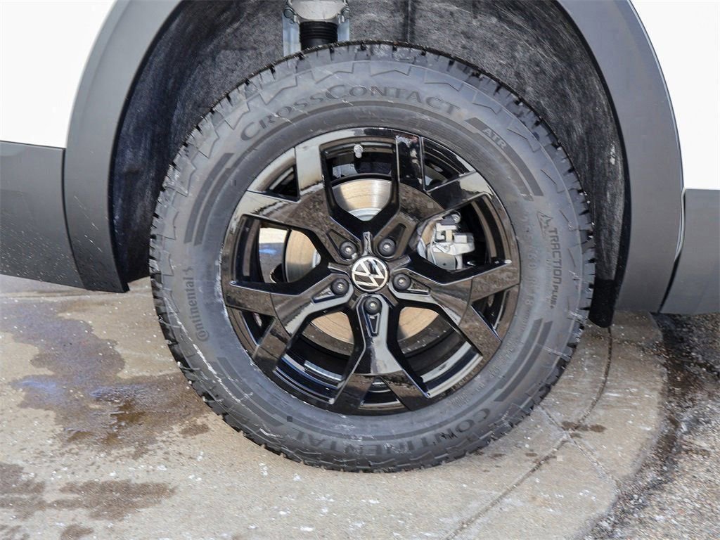 New 2026 Volkswagen Atlas Peak Edition image 9