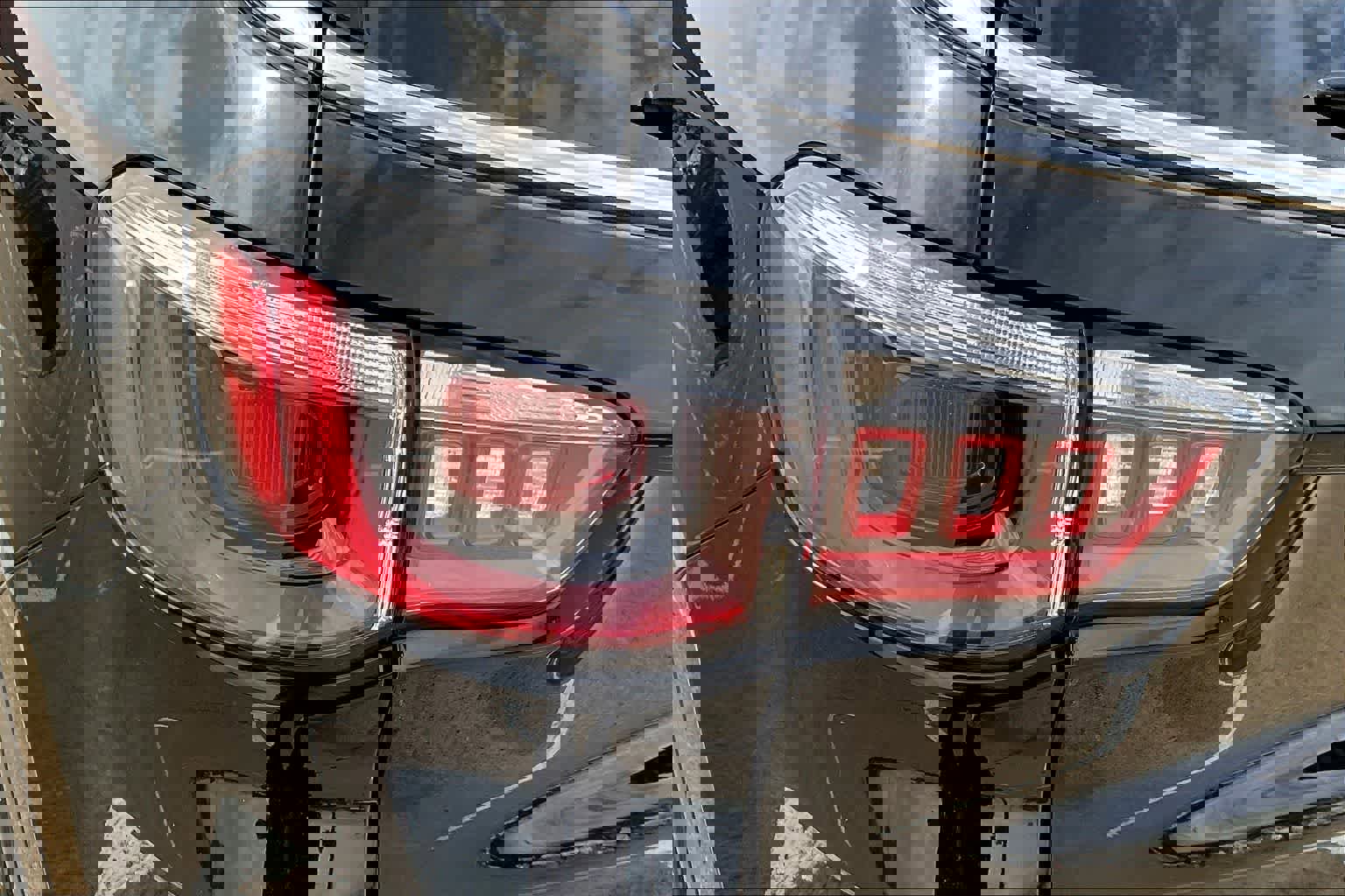 Used 2025 Jeep Compass Latitude image 31