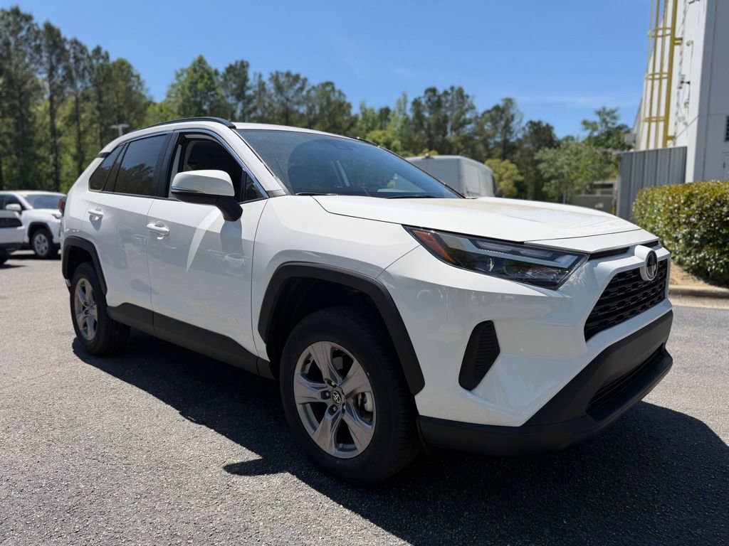 Used 2025 Toyota RAV4 XLE w/ Convenience Package FWD image 4