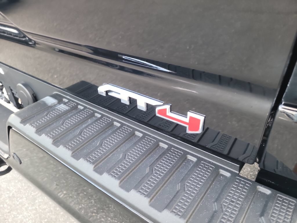 Used 2024 GMC Sierra 2500 AT4 AWD/4WD image 8