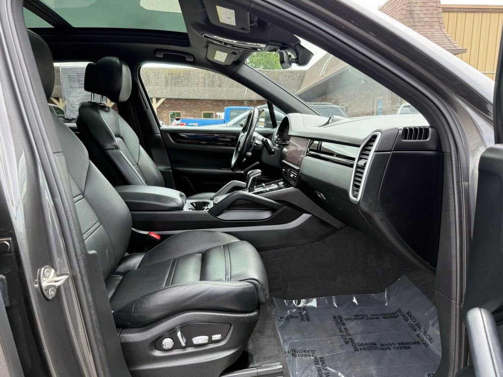Used 2021 Porsche Cayenne image 22